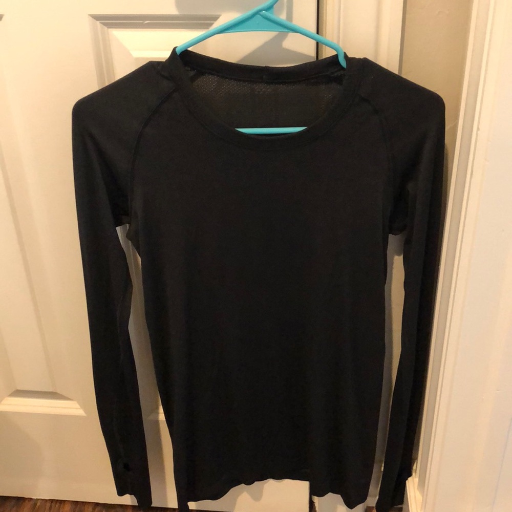 Women’s Lululemon long sleeve top